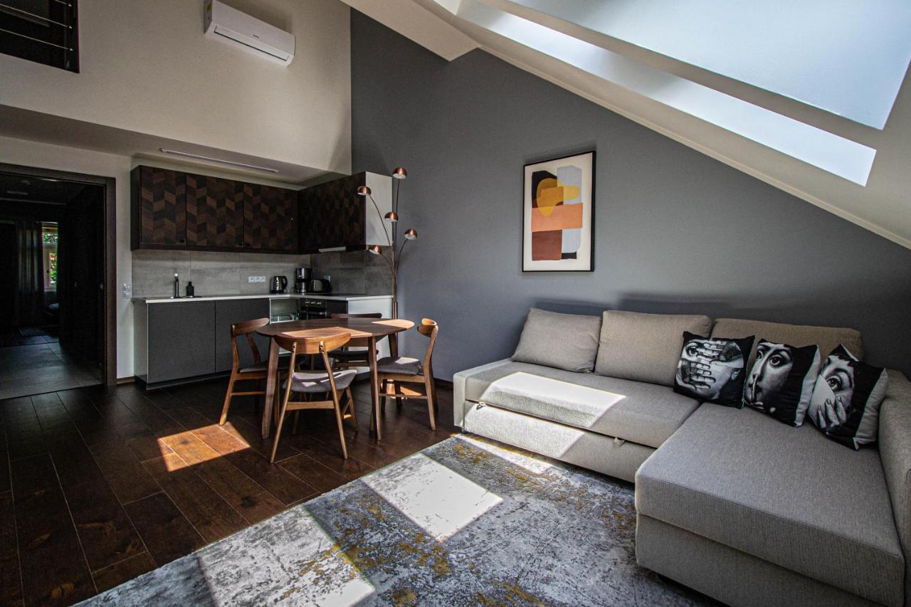 Quite Loft With Balcony And 3 Air Conditioners Prague Luaran gambar