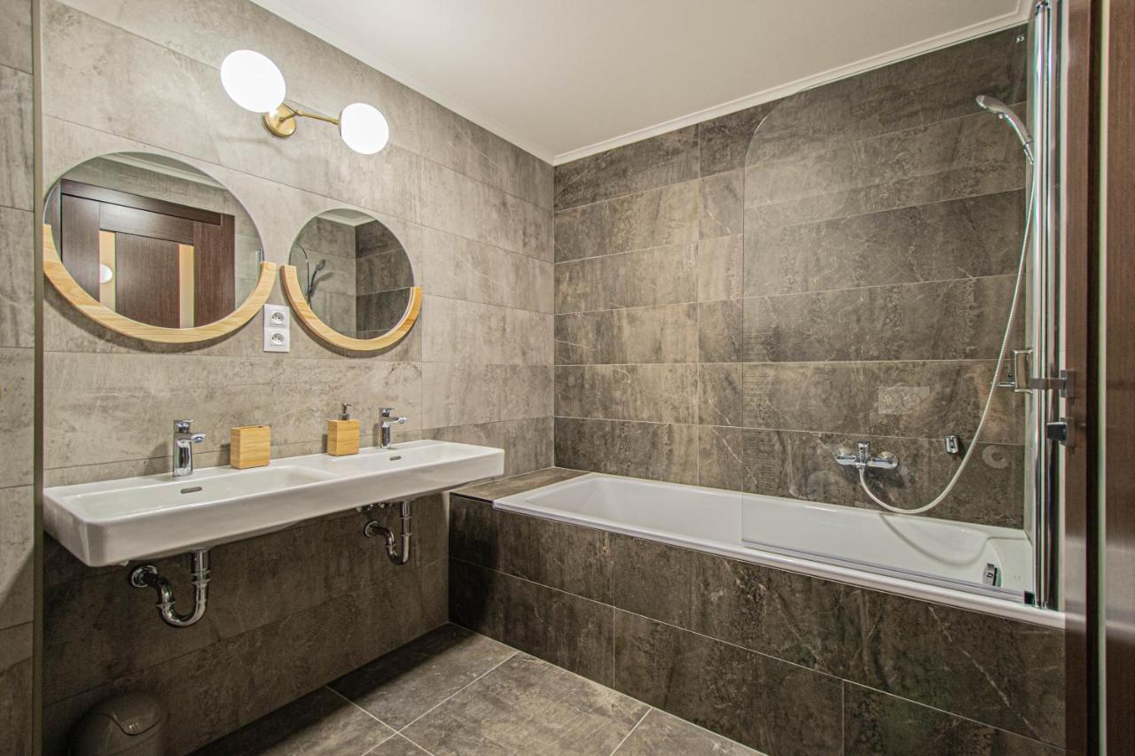 Quite Loft With Balcony And 3 Air Conditioners Prague Luaran gambar