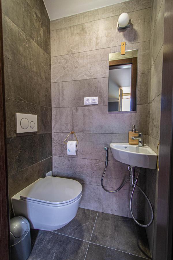 Quite Loft With Balcony And 3 Air Conditioners Prague Luaran gambar